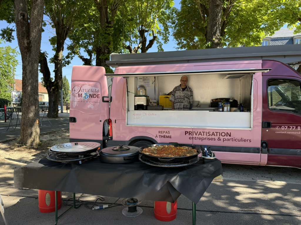 Le camion rose Saveurs du Monde